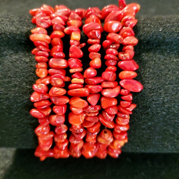 GORGEOUS IN RED - Picture 4 of 5